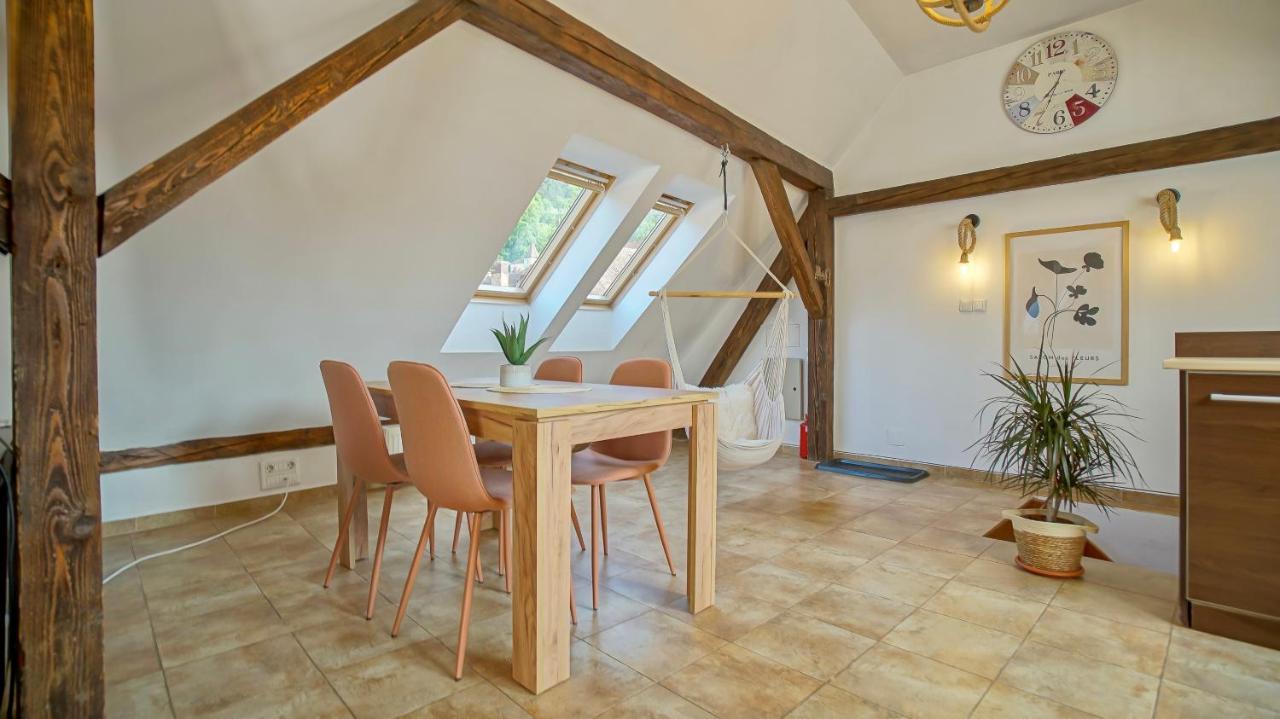 Rooftop Proprety With Large Terrace & Stunning Views - דירה