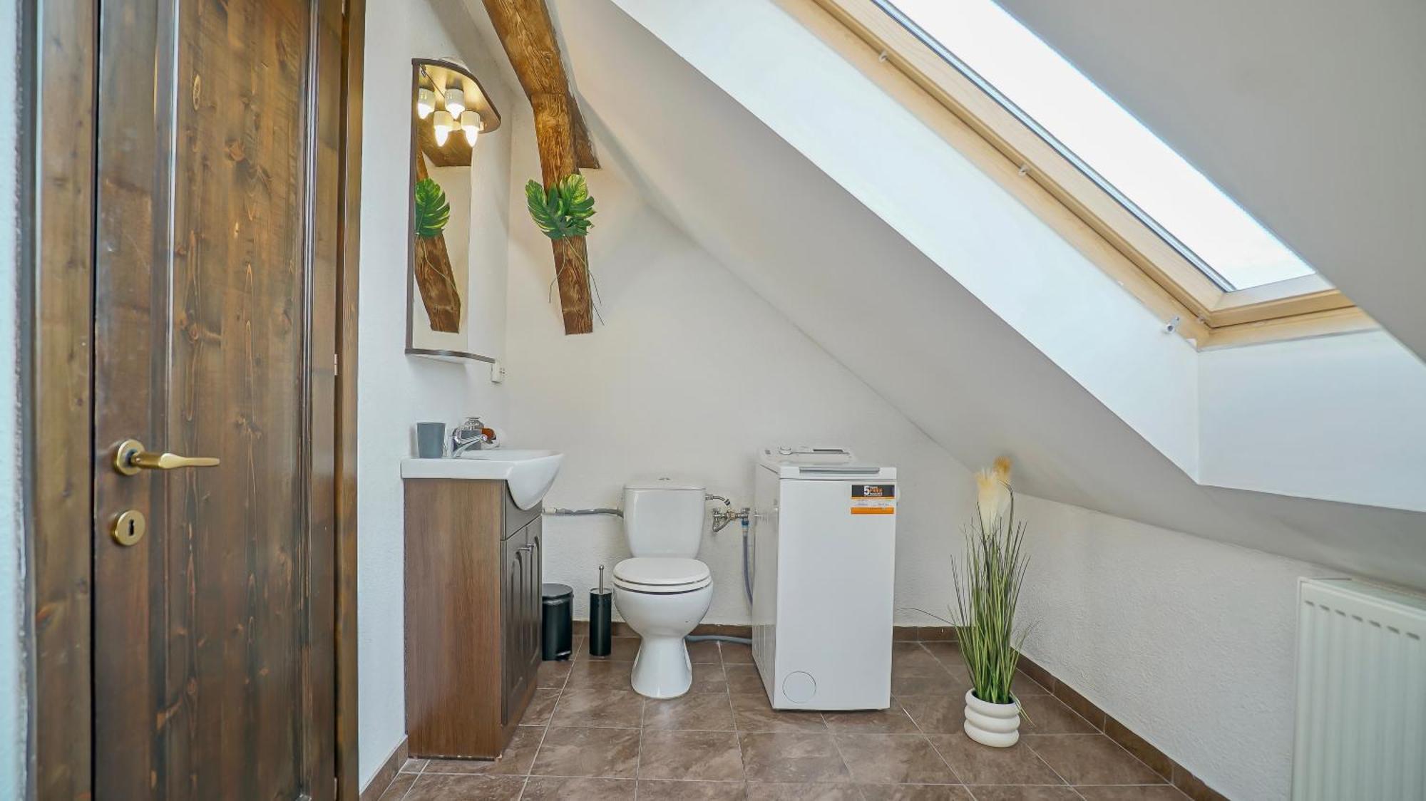Rooftop Proprety With Large Terrace & Stunning Views - *