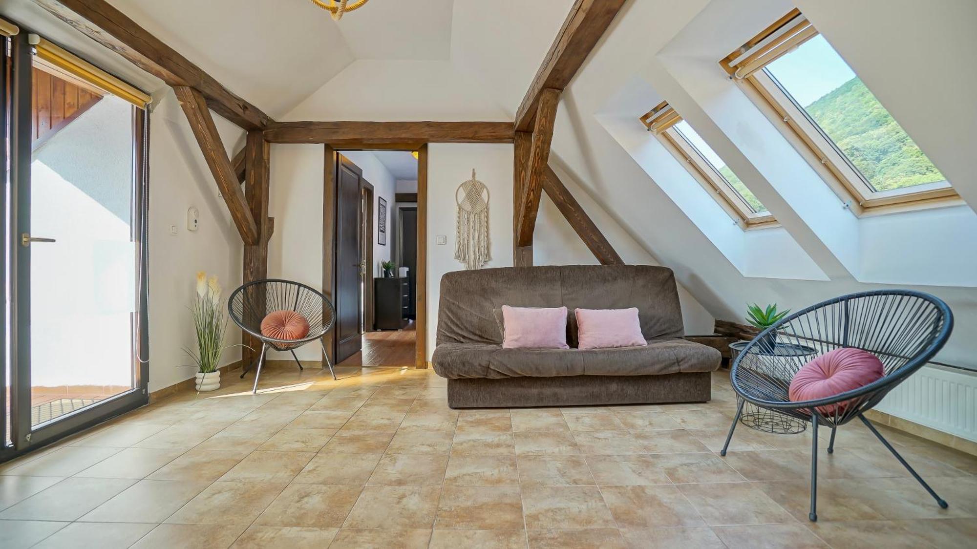 Rooftop Proprety With Large Terrace & Stunning Views - * בראשוב