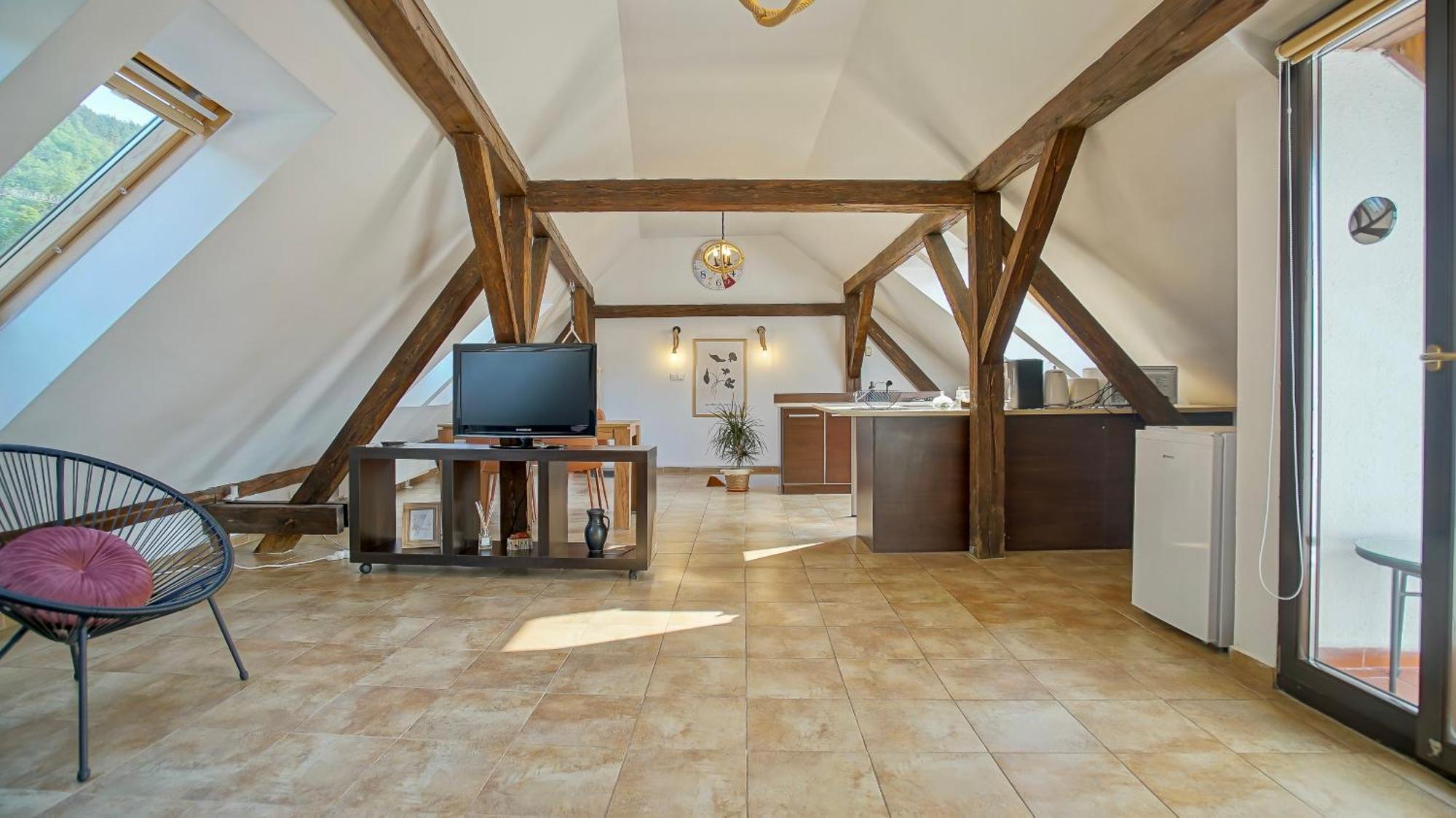 Rooftop Proprety With Large Terrace & Stunning Views - דירה *